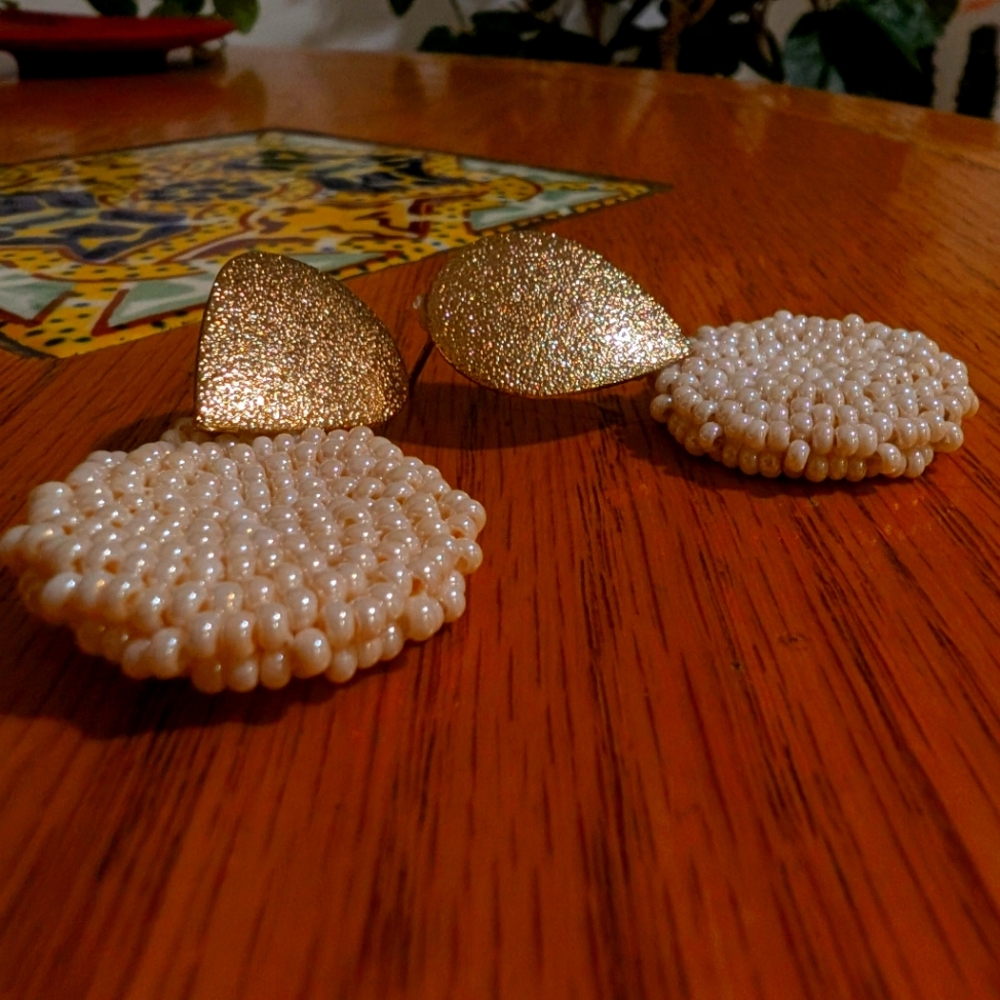 Beachy Earrings With Gold And Seed Pearls